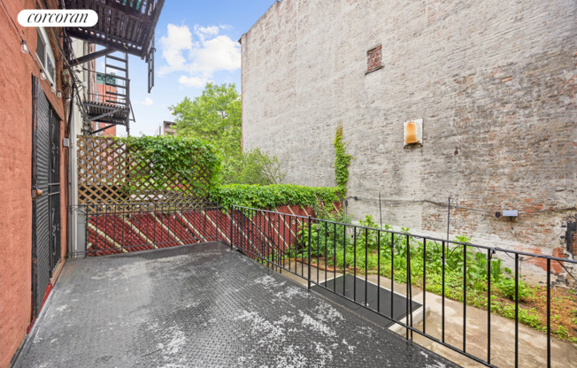 332 6 AVE