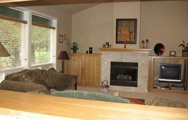 Single Level Home Near Rivers Edge Golf Course!