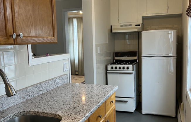 1 bed, 1 bath, $2,250, Unit REAR