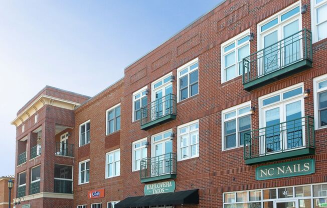 1 Bedroom w/Den Condo In Meadowmont Village Chapel Hill!
