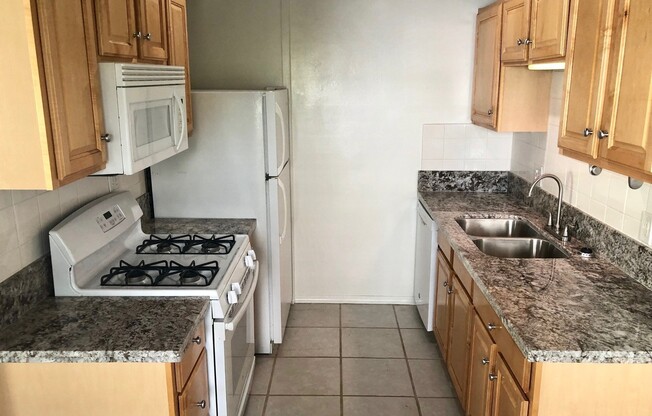 2 beds, 1 bath, $2,650, Unit 8