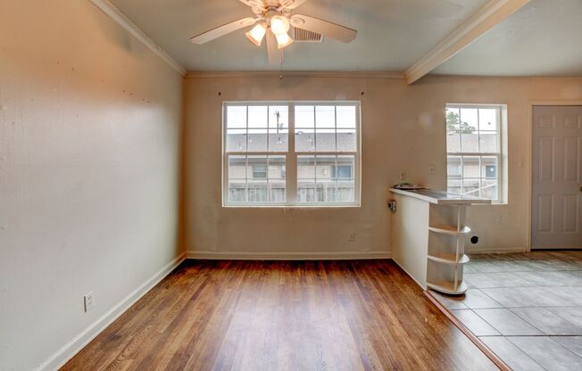 2 beds, 1 bath, $1,050, Unit 1633