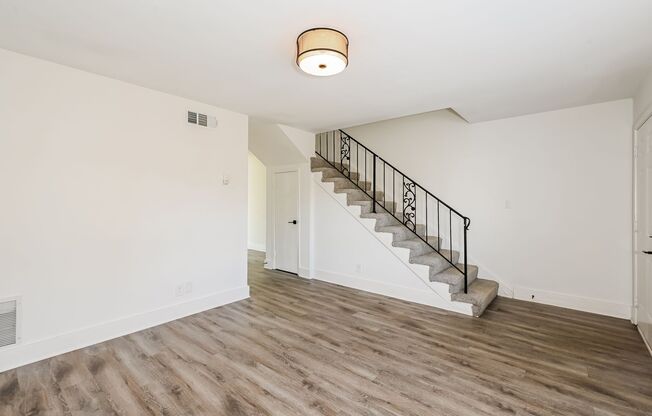 2 beds, 1.5 baths, 1,100 sqft, $1,375, Unit E23