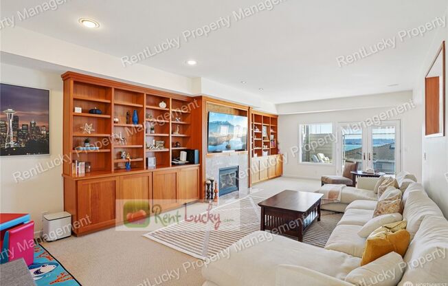 STUNNING VIEWS!! HUGE 5-Bedroom Home w/Separate MIL Cottage in Brown's Point!!