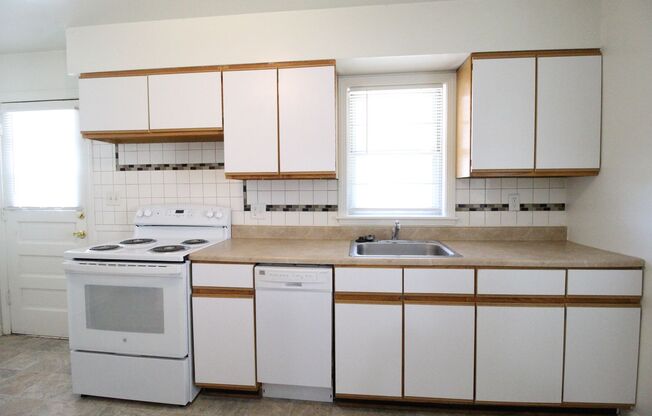 2 beds, 1 bath, $1,250, Unit 7552 WYOMING --