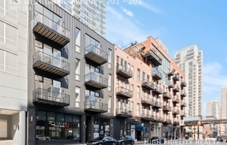 318 W GRAND AVE