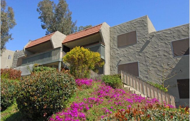 2 beds, 1 bath, 760 sqft, $1,995, Unit 01