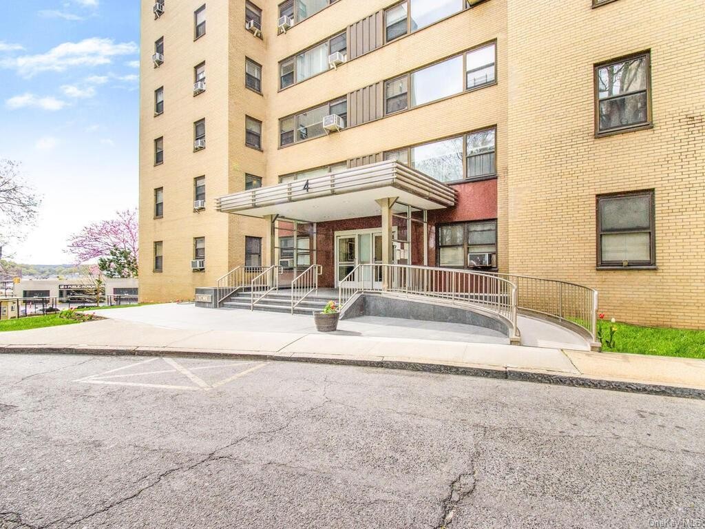 4 Fordham Hill Oval Bronx, NY ApartmentAdvisor