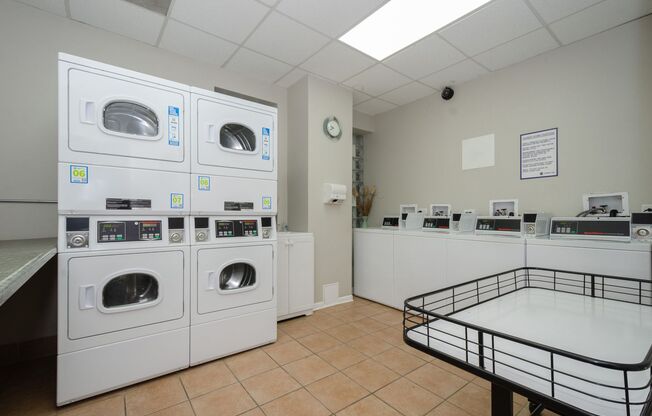 Studio, 1 bath, 280 sqft, $1,375, Unit 212