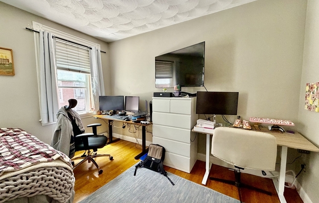 7 BALDWIN PL