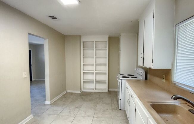 2 beds, 1 bath, $1,395