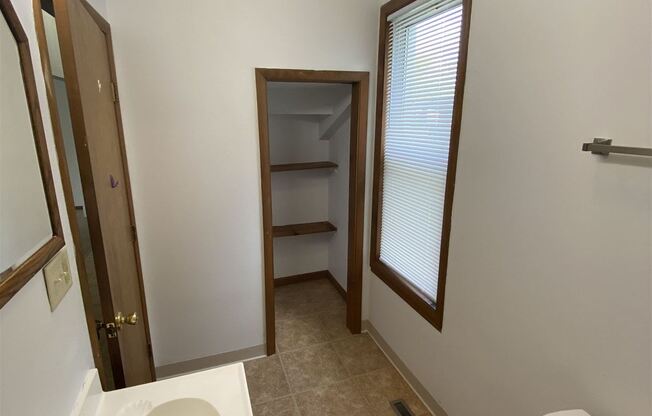 514 Rush St Apt A