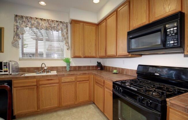 North Natomas 2 Story 3 Bedroom w/ Loft. 2 Car Attached Garage