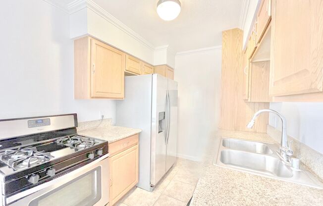 2 beds, 1 bath, $3,050, Unit Unit 5