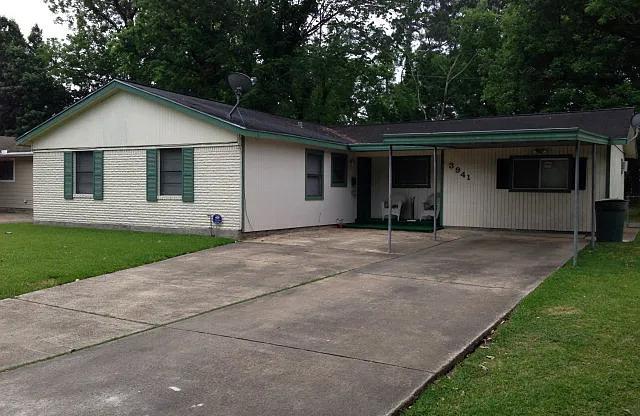 3941 BROADMOOR DR