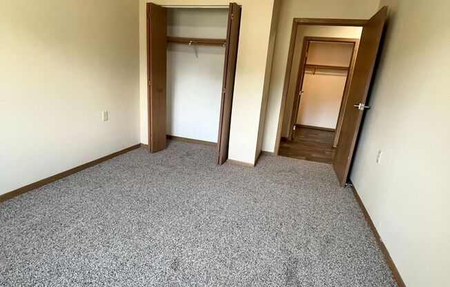 2 beds, 1 bath, 946 sqft, $725, Unit 8