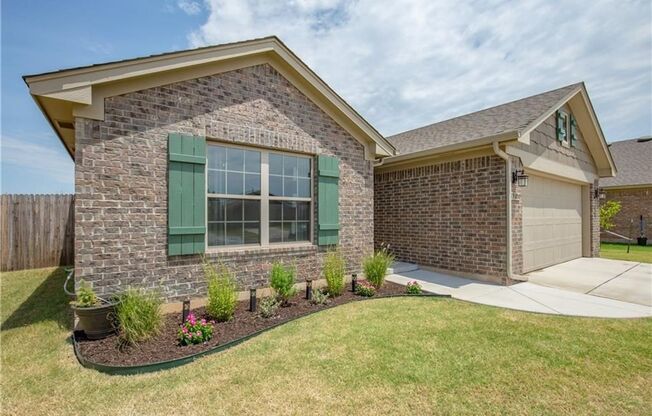 3 Bed | 2 Bath | 2 Car (Deep) Garage - Valencia Addition - Deer Creek Schools - Refrigerator Included