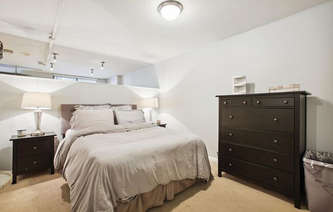 1 bed, 1 bath, $2,500