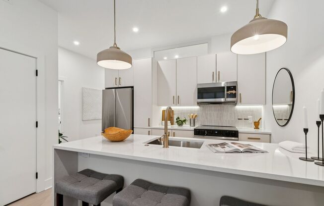 2 beds, 1 bath, 800 sqft, $2,108, Unit 308