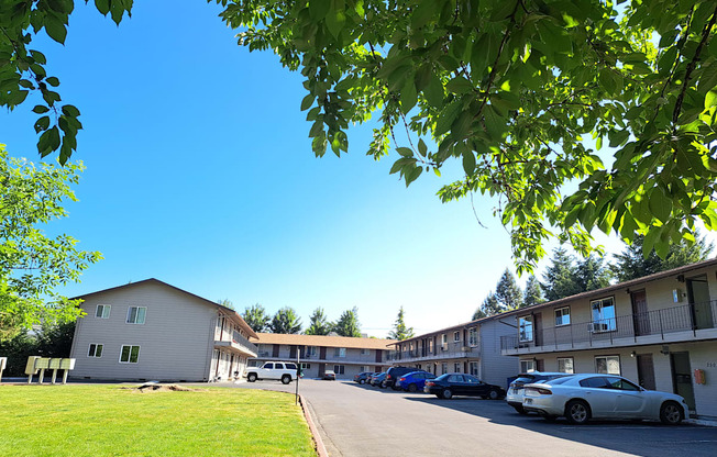 a view of the courtyard and parking lot at the whispering winds apartments in pearland