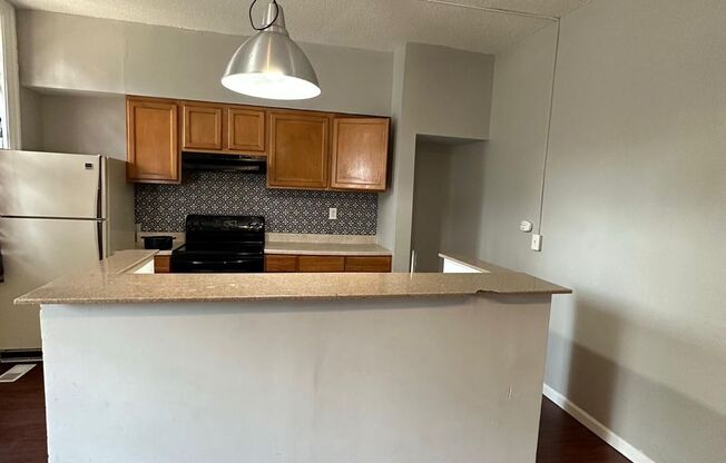 2 beds, 1 bath, 1,400 sqft, $850, Unit 1F