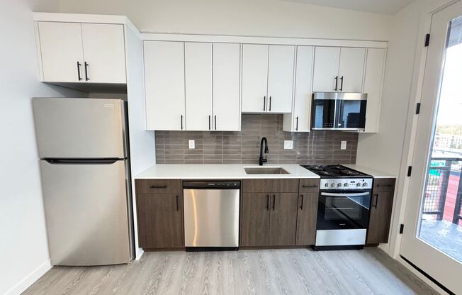 1 bed, 1 bath, 420 sqft, $1,525, Unit 15