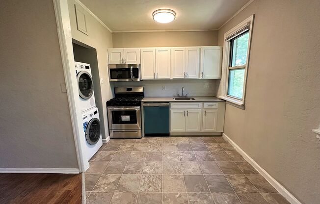 3 beds, 2 baths, 1,400 sqft, $1,750, Unit Unit 3-B