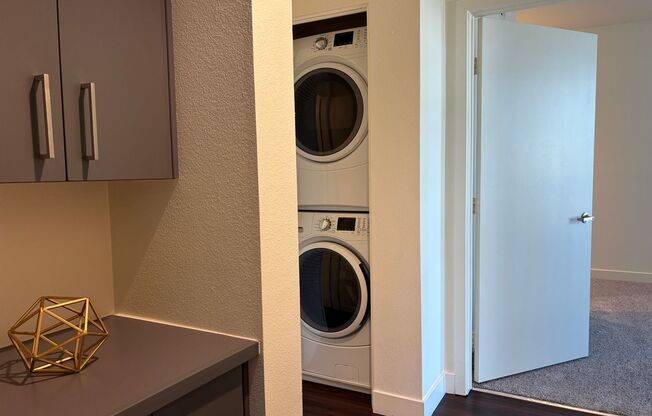 2 beds, 2 baths, 890 sqft, $2,450, Unit 212