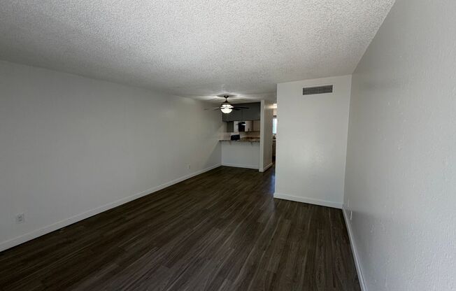 2 beds, 2 baths, 950 sqft, $1,275, Unit 201