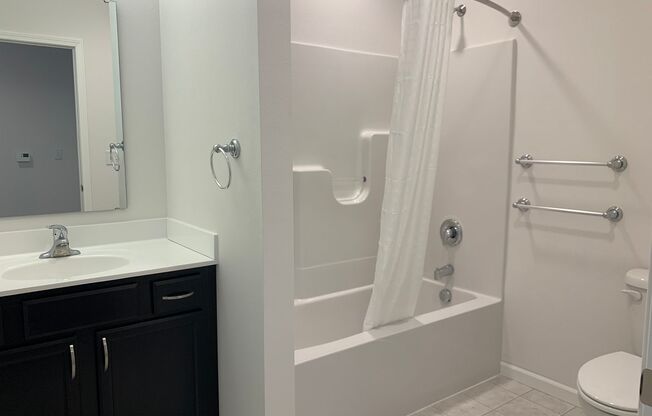 1 bed, 1 bath, 738 sqft, $1,175, Unit 233