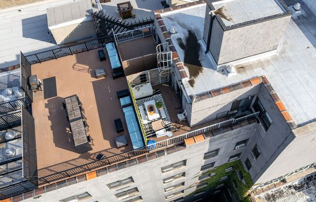 5718 North Winthrop Ave.