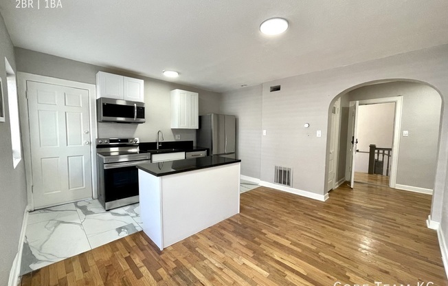 1114 W 45 ST