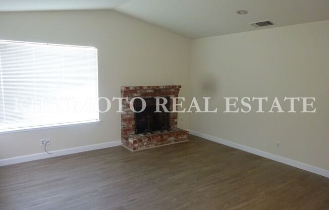 2 bedroom, 2 bath, 2 car garage Half-plex in the Greenhaven area
