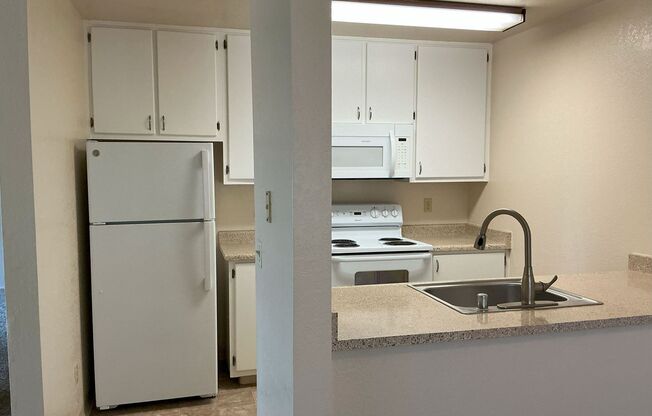 2 beds, 1 bath, 897 sqft, $1,795, Unit 07G