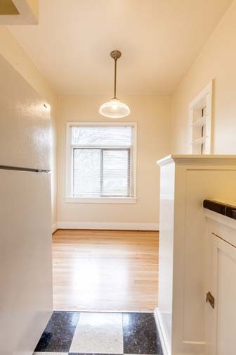 Studio, 1 bath, 425 sqft, $1,275, Unit 212