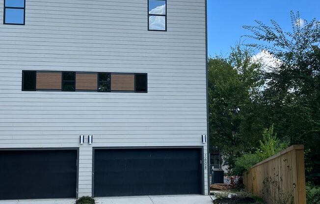 Great Townhouse Minutes from Optimist Hall & NODA