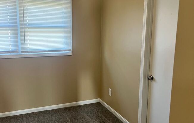 1 bed, 1 bath, 570 sqft, $825, Unit 2007-12