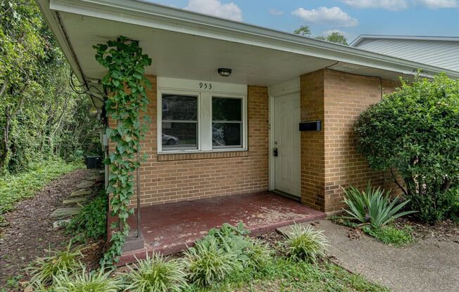 Great 2 bedroom close to UTC!
