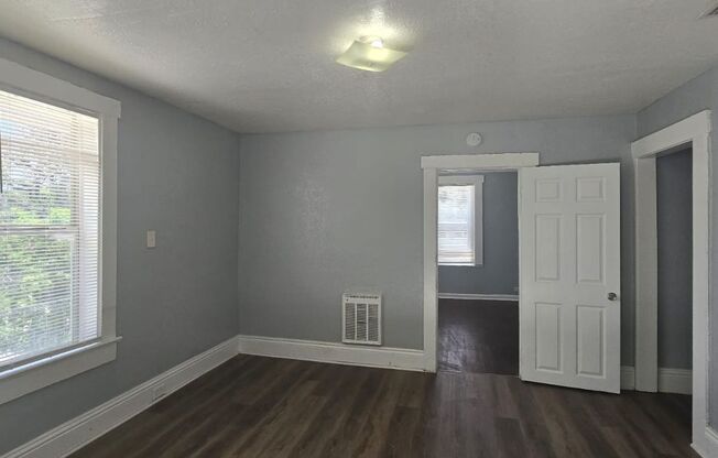 3 beds, 1 bath, $1,350, Unit C