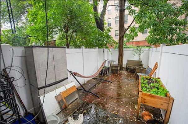 273 E 10 ST