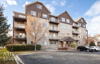 3 beds, 2 baths, $2,400, Unit # 312