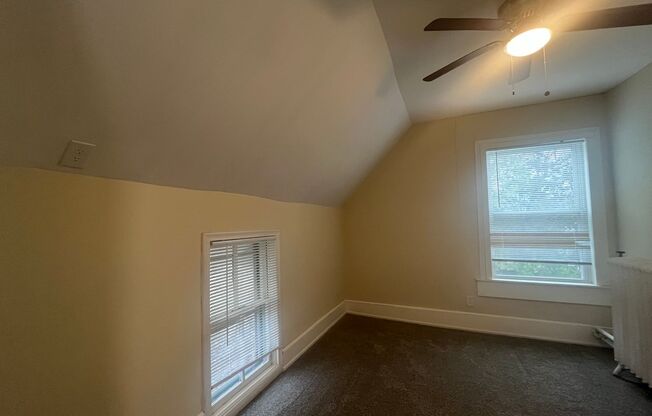 2 beds, 1 bath, 1,300 sqft, $1,470