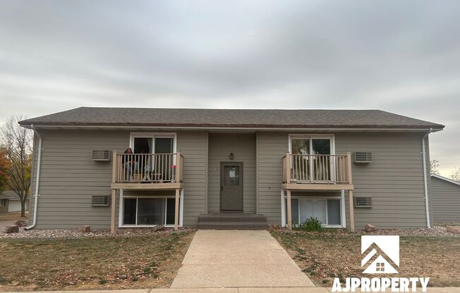 2 beds, 1 bath, 875 sqft, $950, Unit 2109 S Cleveland Ave Sioux Falls, SD Unit 2