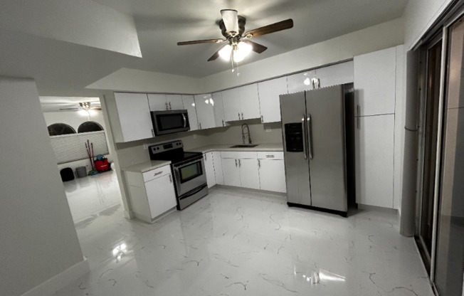 5403 W 22 CT