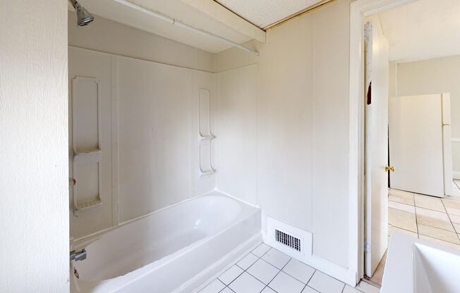 2 beds, 1 bath, 735 sqft, $900, Unit Unit 4