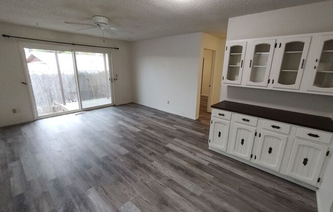 2 beds, 1 bath, $1,100, Unit 1049