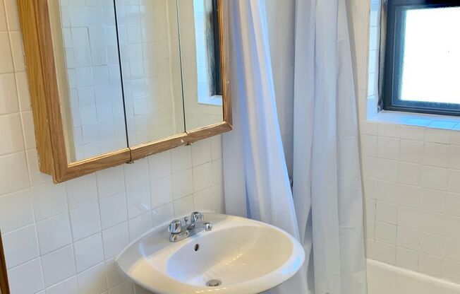 Studio, 1 bath, 300 sqft, $1,425, Unit 644-307