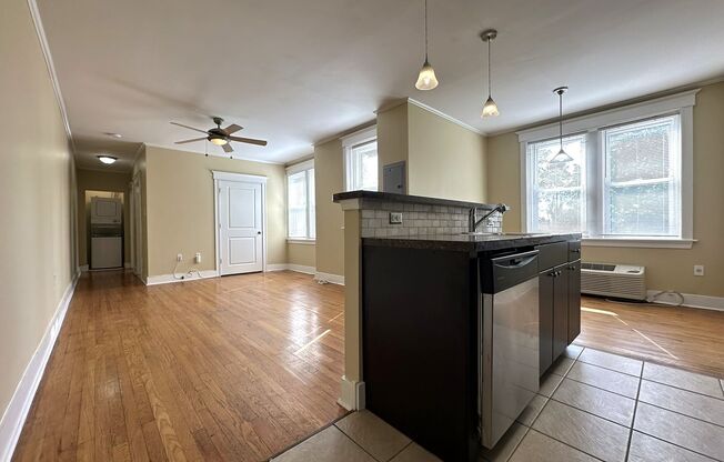 1 bed, 1 bath, 635 sqft, $1,360, Unit Apt C-14