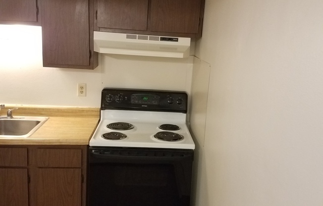 2 beds, 1 bath, $855, Unit 2F