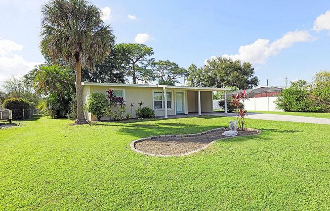 Charming Renovated Home on 1+ Acre Lot in North Fort Myers!